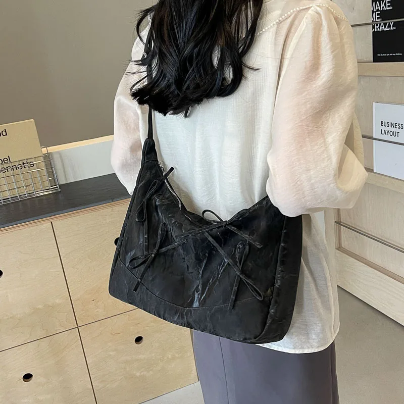 Borse a tracolla con design a  - Luxury Y2K Bags recensione e prezzo